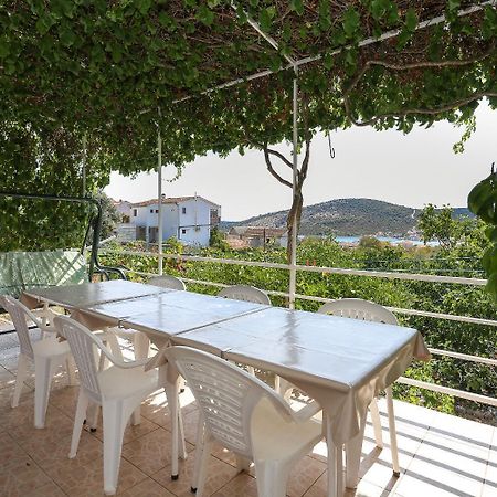 Holiday Home Marcelo-With Terrace Vinišće Eksteriør bilde